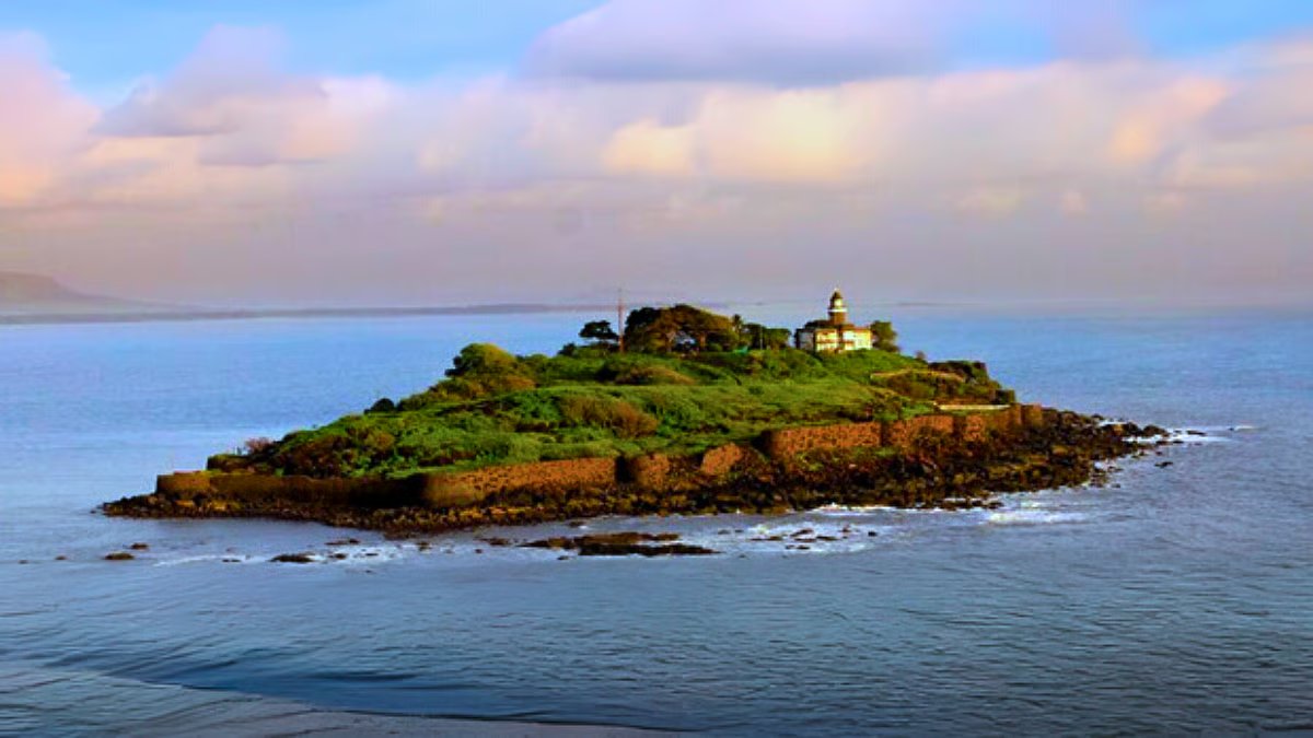 Khanderi Fort (Kanhoji Angre Island)