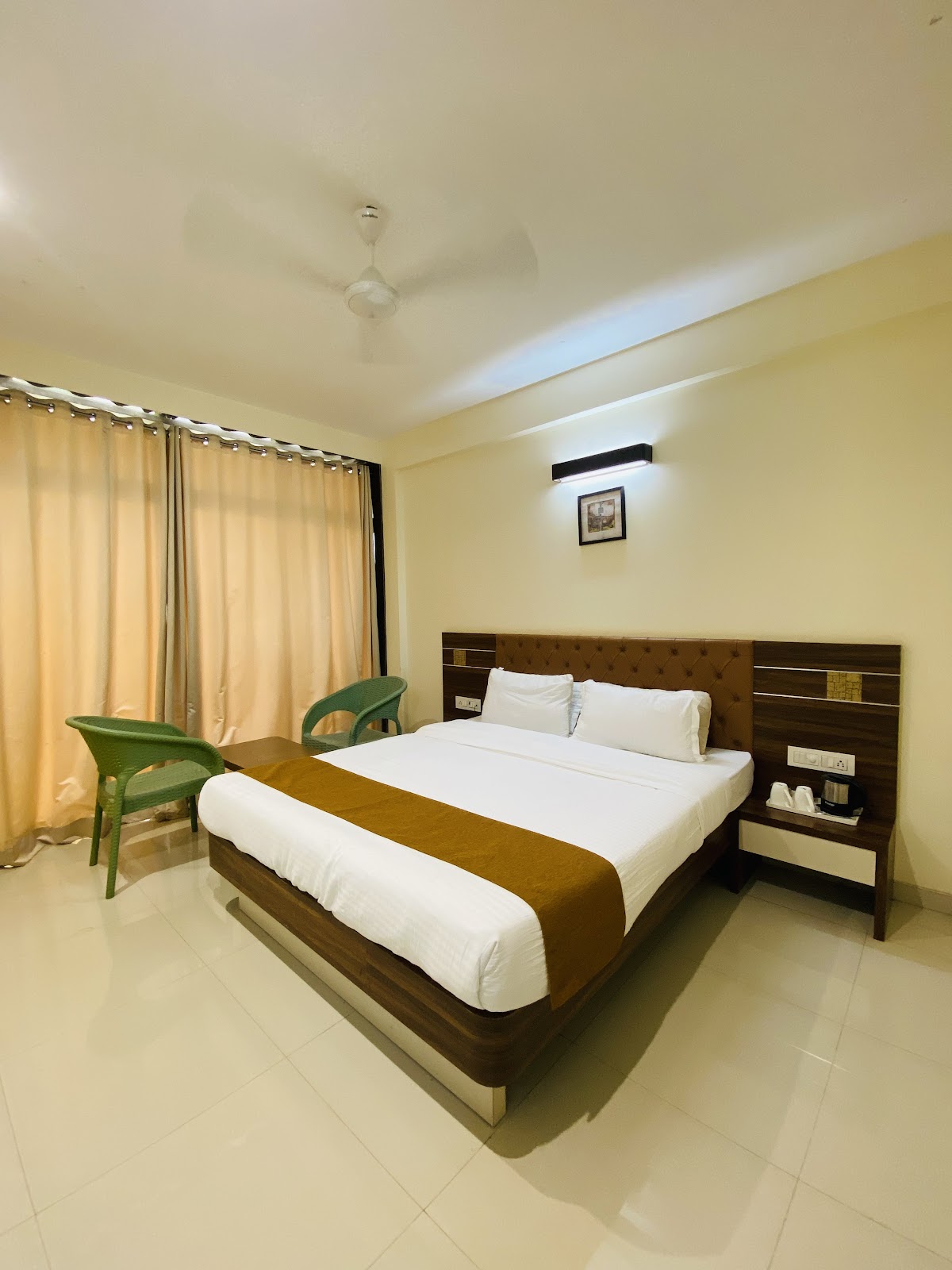 Hotel Sadhana Executive 5