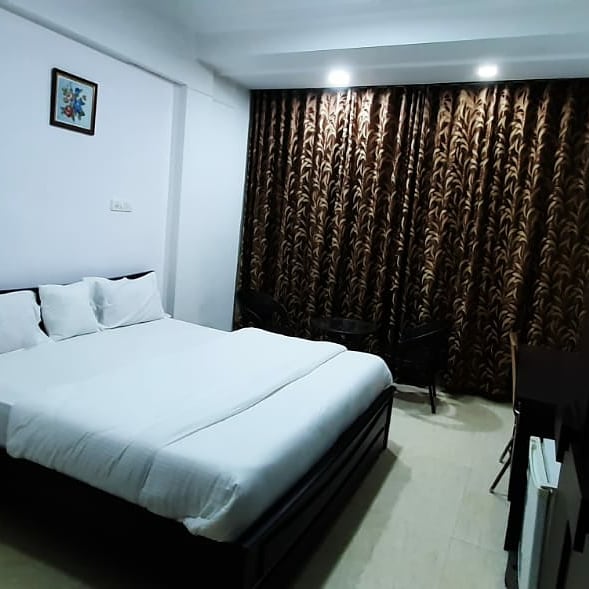 Hotel Ratnesh Premium 2