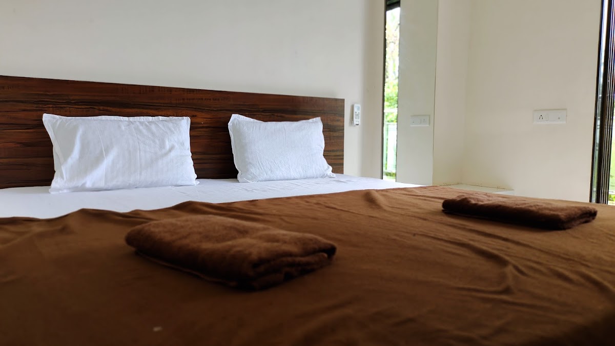 Giri's Villa & Cottage 5