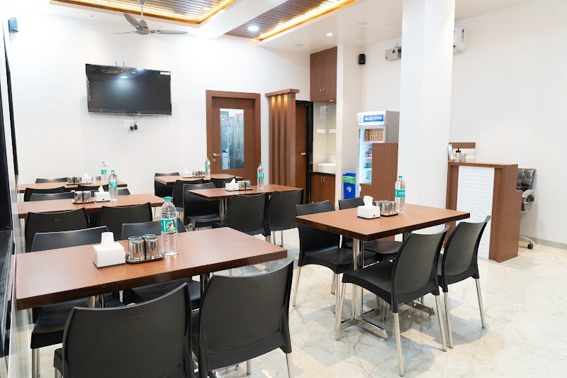 Hotel Aarya Inn 4