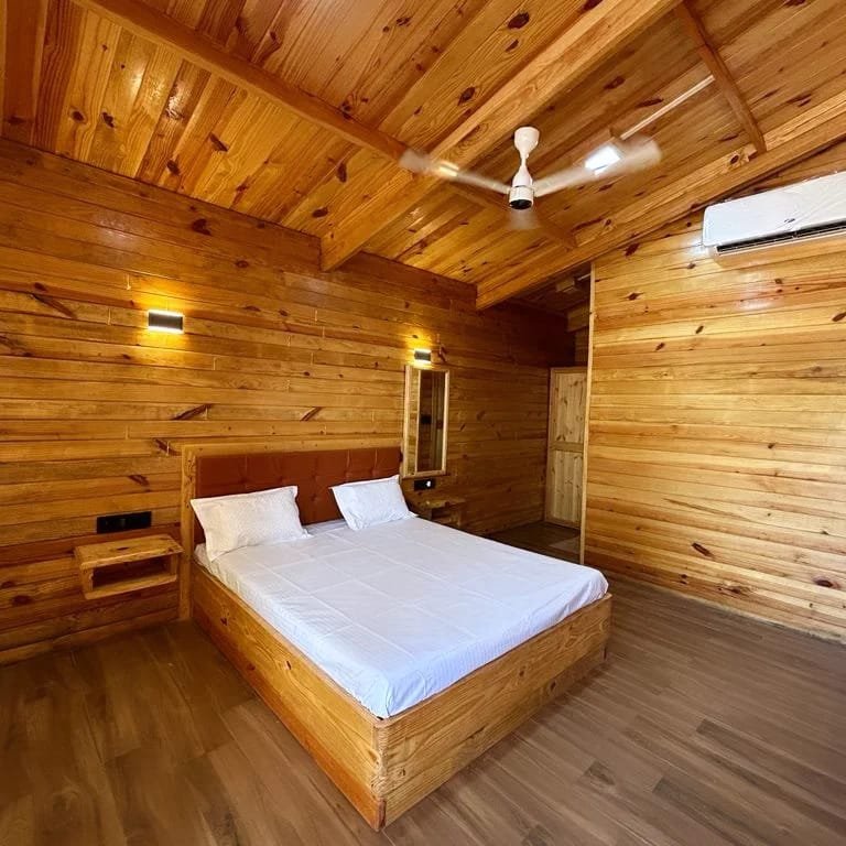 Crystal Waves Wooden Cottage 5